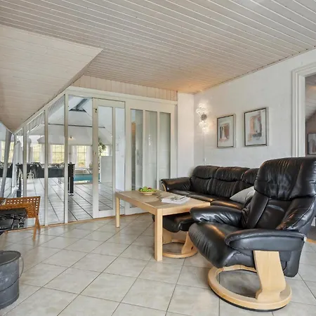 Beautiful In Ringkobing With Private Swimming Pool, Be Inside Or Outside Holiday home Norre Lyngvig